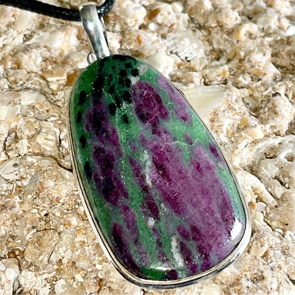 Beautiful Anyolite Ruby Zoisite Pendant 2 1/4” - Picture 7 of 12